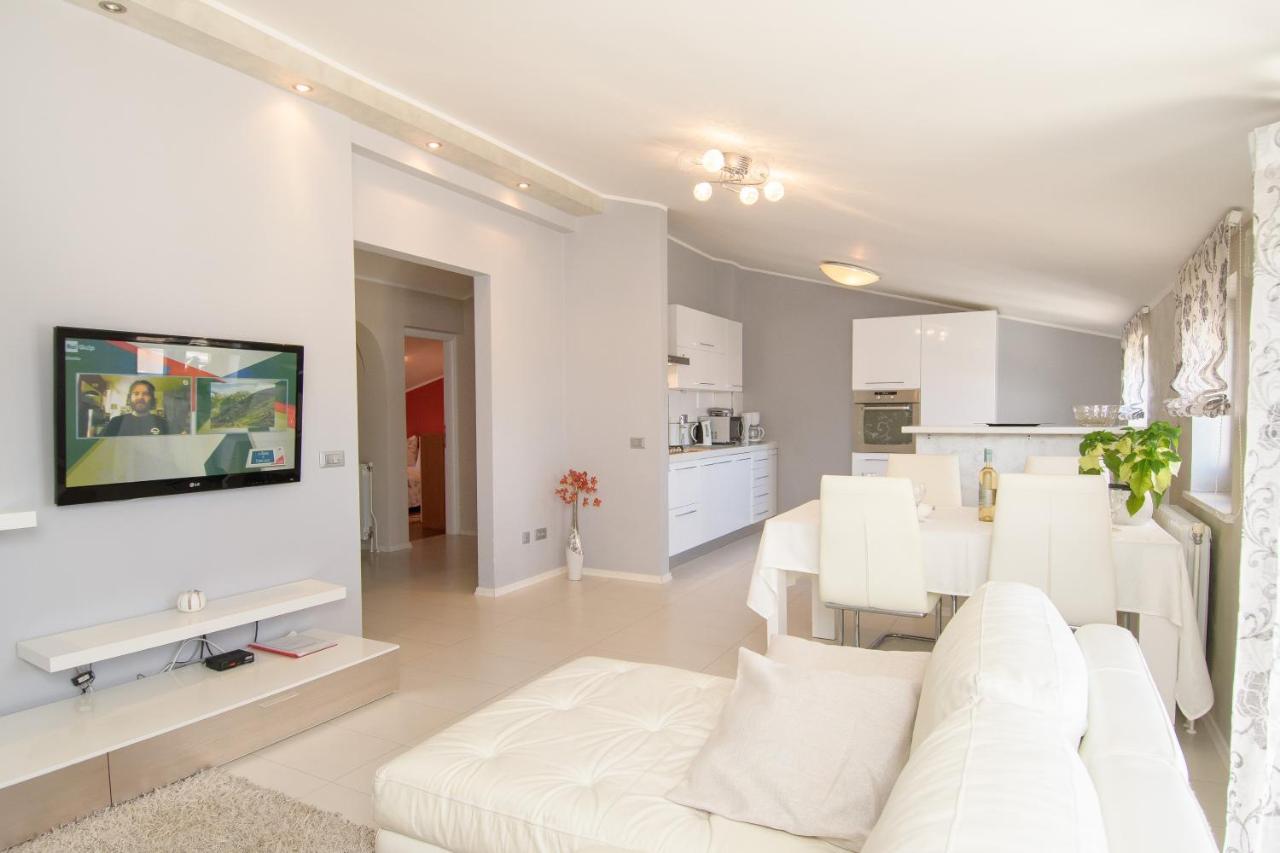 Apartments Dora Porec Bagian luar foto