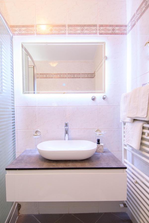 Apartments Dora Porec Bagian luar foto