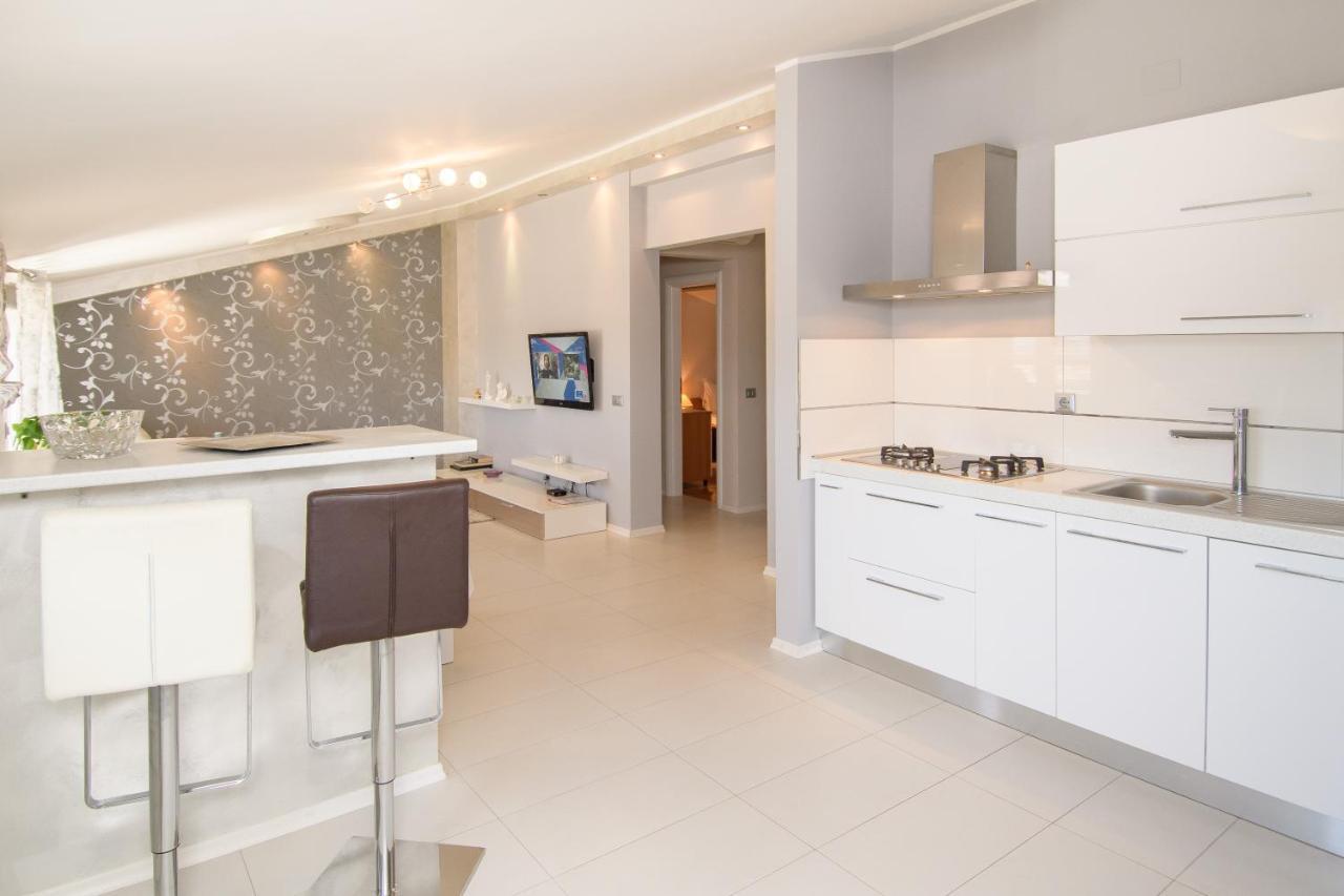 Apartments Dora Porec Bagian luar foto