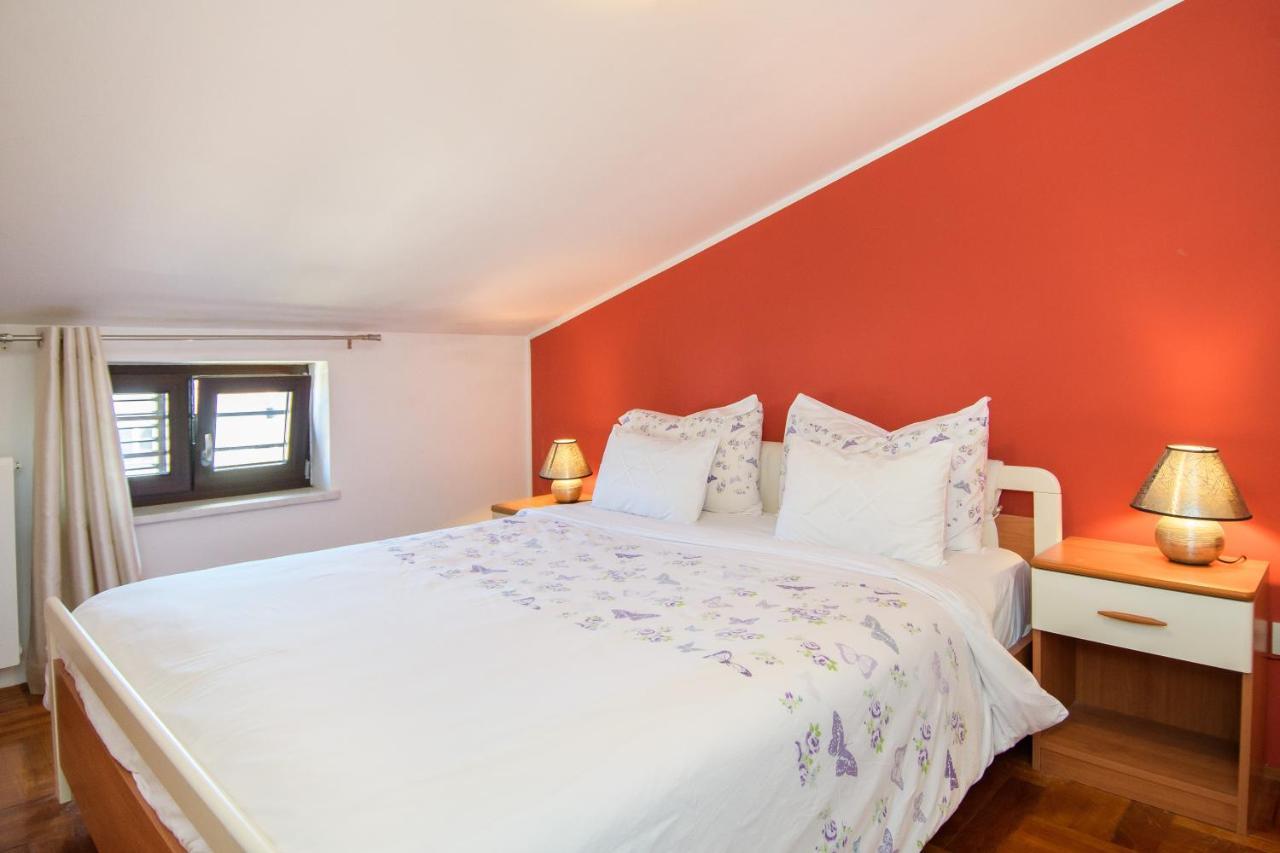 Apartments Dora Porec Bagian luar foto