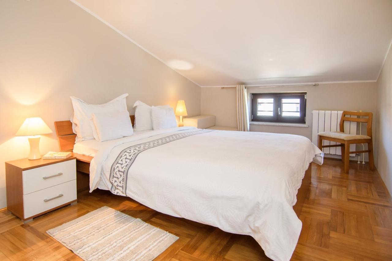 Apartments Dora Porec Bagian luar foto