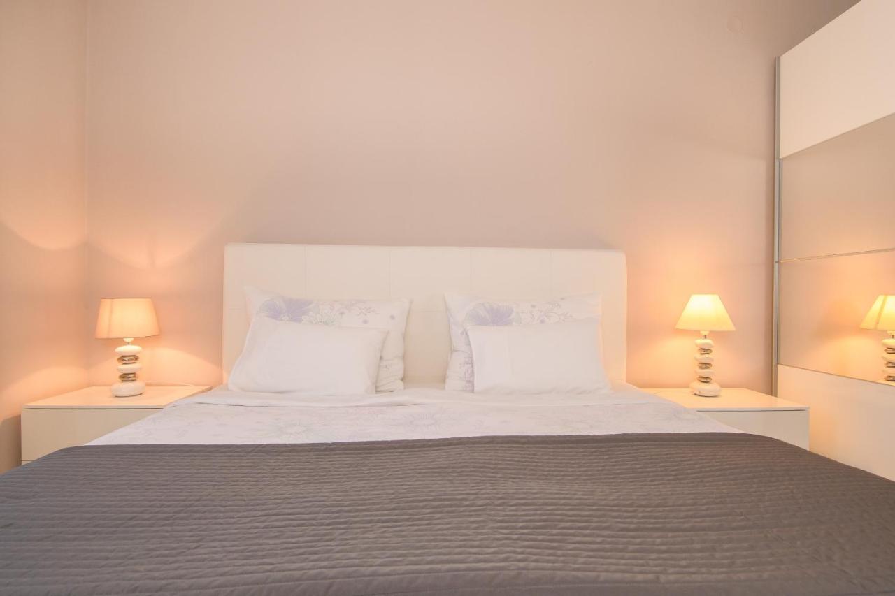 Apartments Dora Porec Bagian luar foto