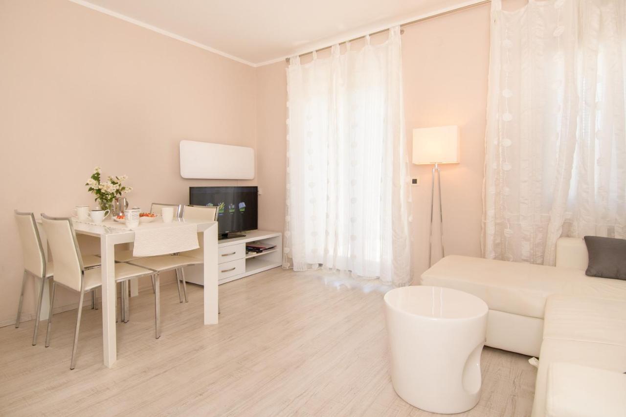 Apartments Dora Porec Bagian luar foto