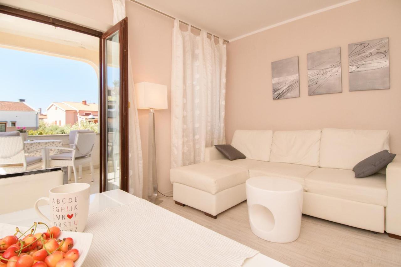 Apartments Dora Porec Bagian luar foto