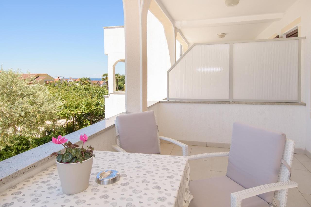 Apartments Dora Porec Bagian luar foto